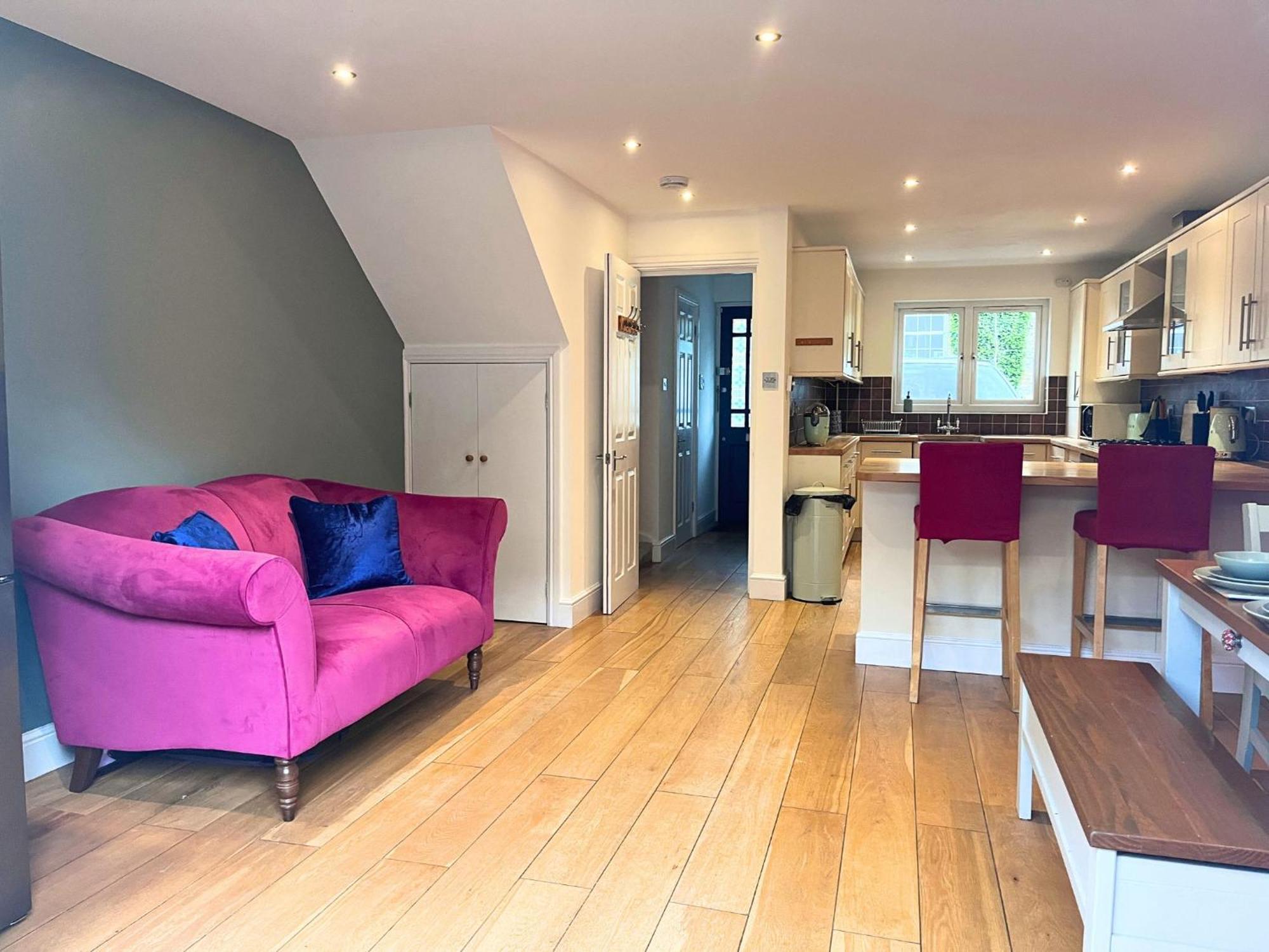 Jekyll'S On Hyde - Spacious Town House - Central Winchester - Free Parking, Sleeps 5 - By Xplus Stays Ngoại thất bức ảnh