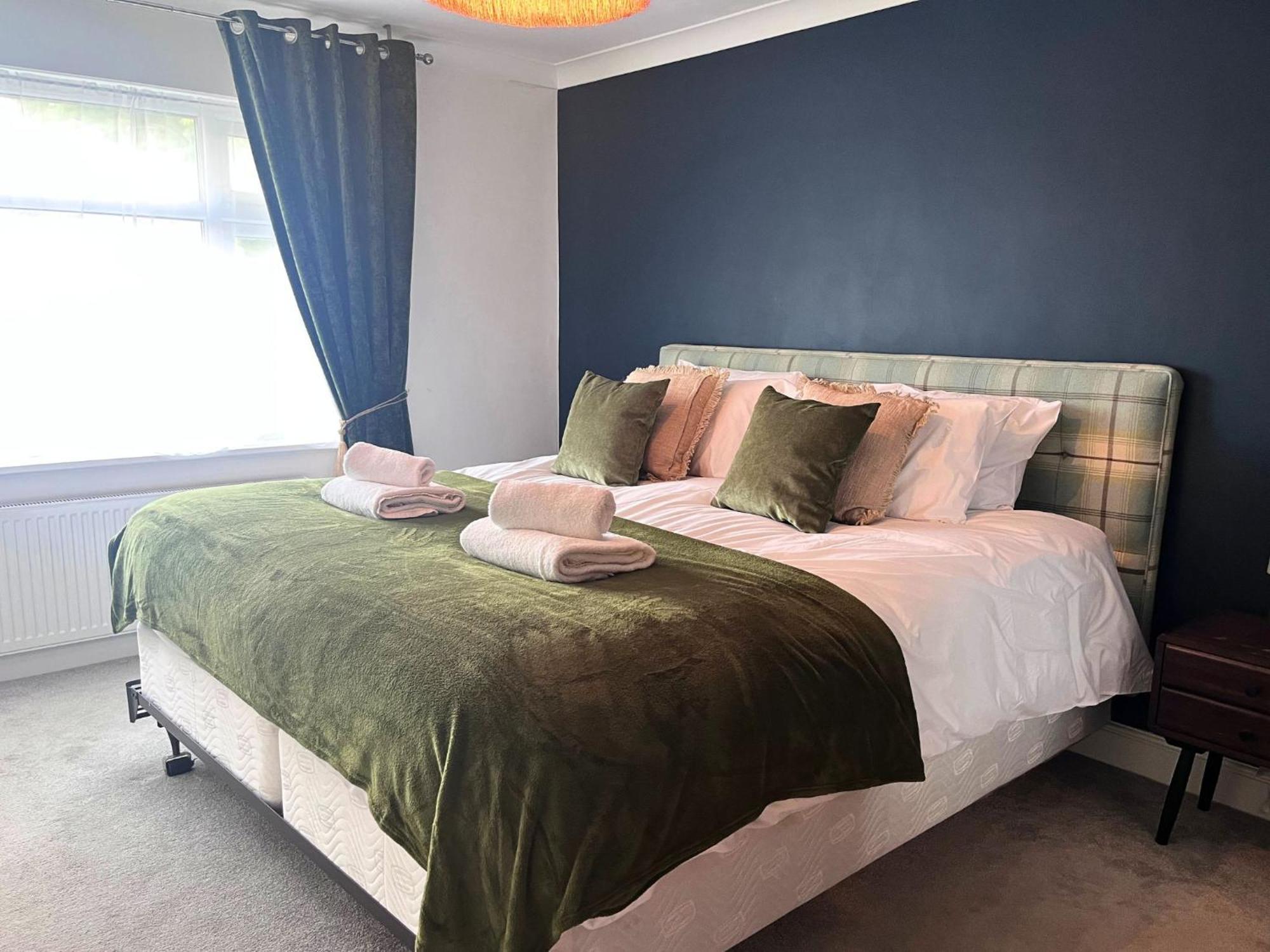 Jekyll'S On Hyde - Spacious Town House - Central Winchester - Free Parking, Sleeps 5 - By Xplus Stays Ngoại thất bức ảnh