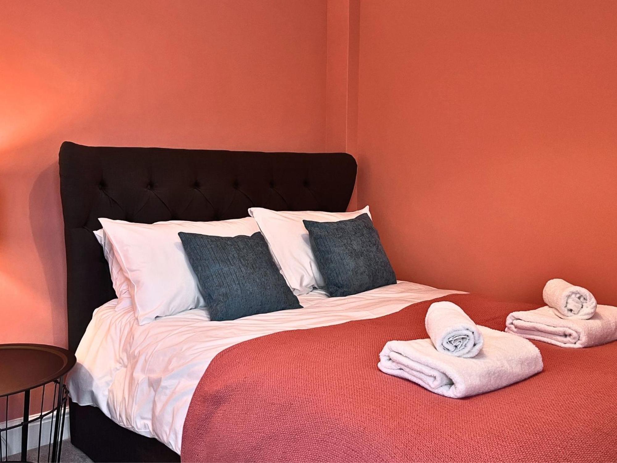 Jekyll'S On Hyde - Spacious Town House - Central Winchester - Free Parking, Sleeps 5 - By Xplus Stays Ngoại thất bức ảnh