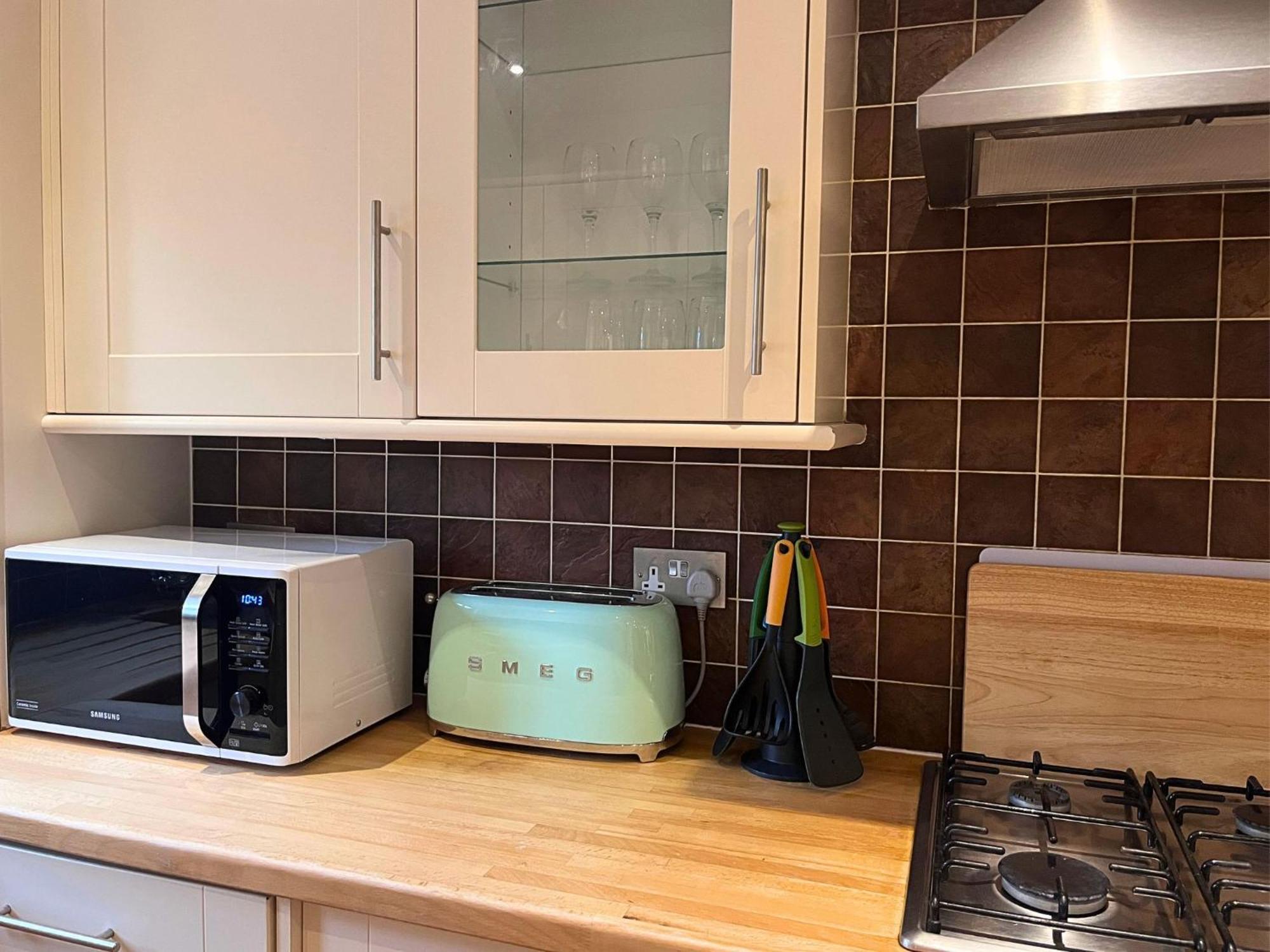 Jekyll'S On Hyde - Spacious Town House - Central Winchester - Free Parking, Sleeps 5 - By Xplus Stays Ngoại thất bức ảnh