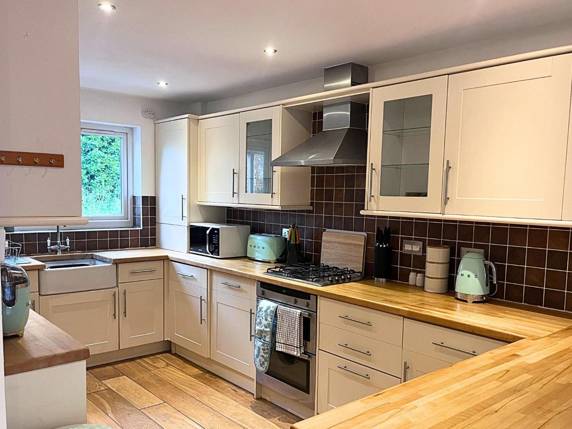 Jekyll'S On Hyde - Spacious Town House - Central Winchester - Free Parking, Sleeps 5 - By Xplus Stays Ngoại thất bức ảnh